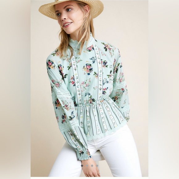 Anthropologie Tops - NWOT Amour floral lace blouse in a mint green color L